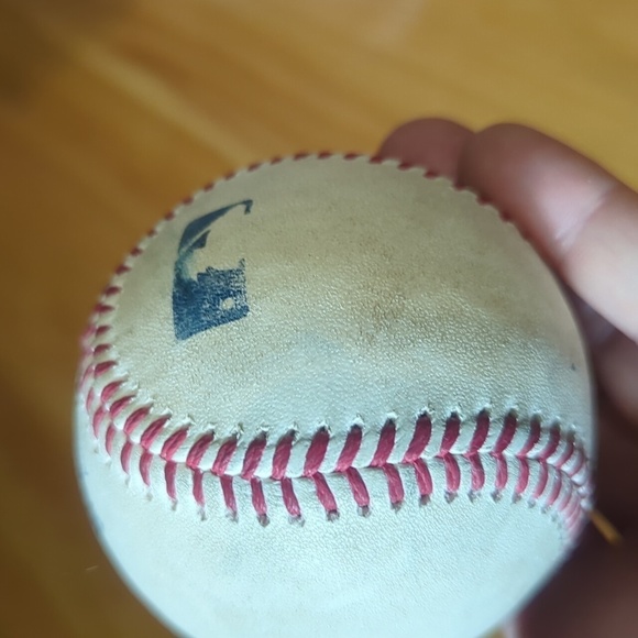GAME used official MLB ball - Fenway Park - Red Sox - Picture 2 of 3